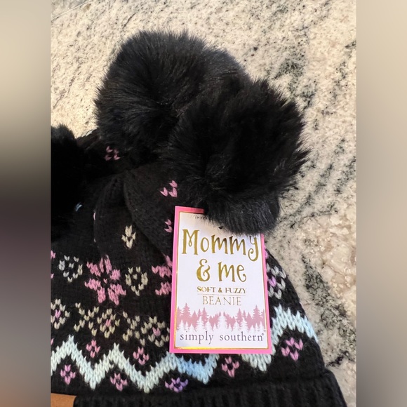 MOMMY & ME❤️Set of 2 New Matching Beanies-Mom has One Faux Fur PomPom Kid Has 2! - Picture 3 of 7